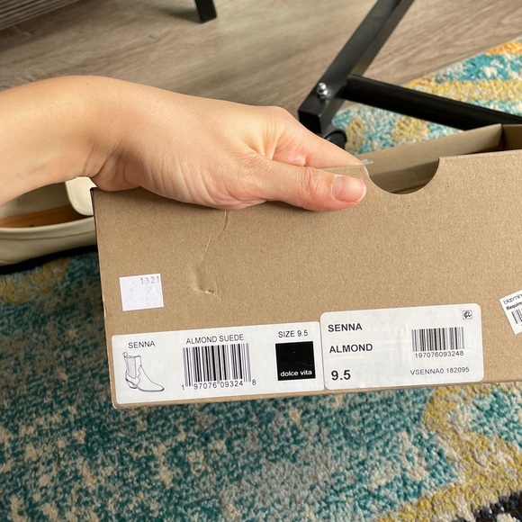 Dolce Vita Cream Ankle Booties - Picture 4 of 6